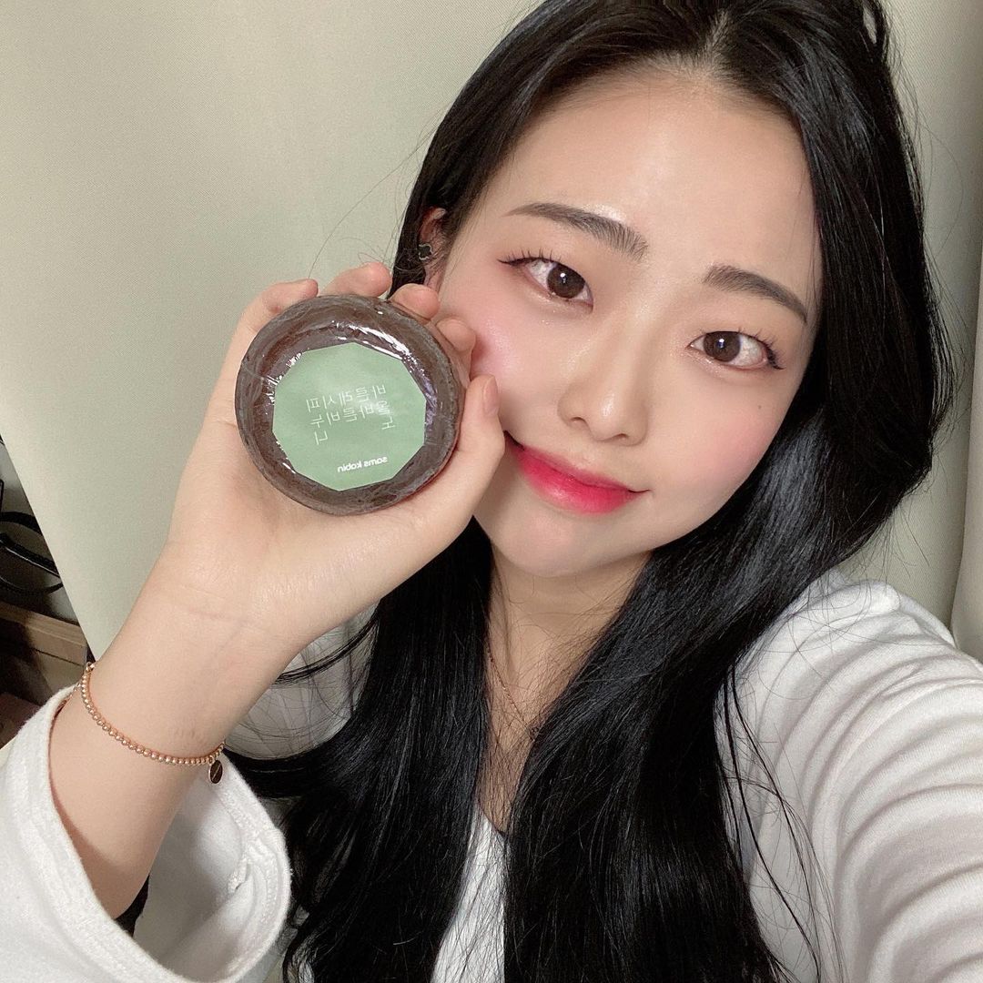 프롬쏭 from.SSong “송이” on Instagram: “건조 + 푸석 + 민감한 나 피부ㅠㅠ 요즘 데일리 비누로 쓰고 있는 🔜샘스캐빈 ‘센텔라, 노니’ 천연비누🧼 천연비누라 거품도 풍성하고,