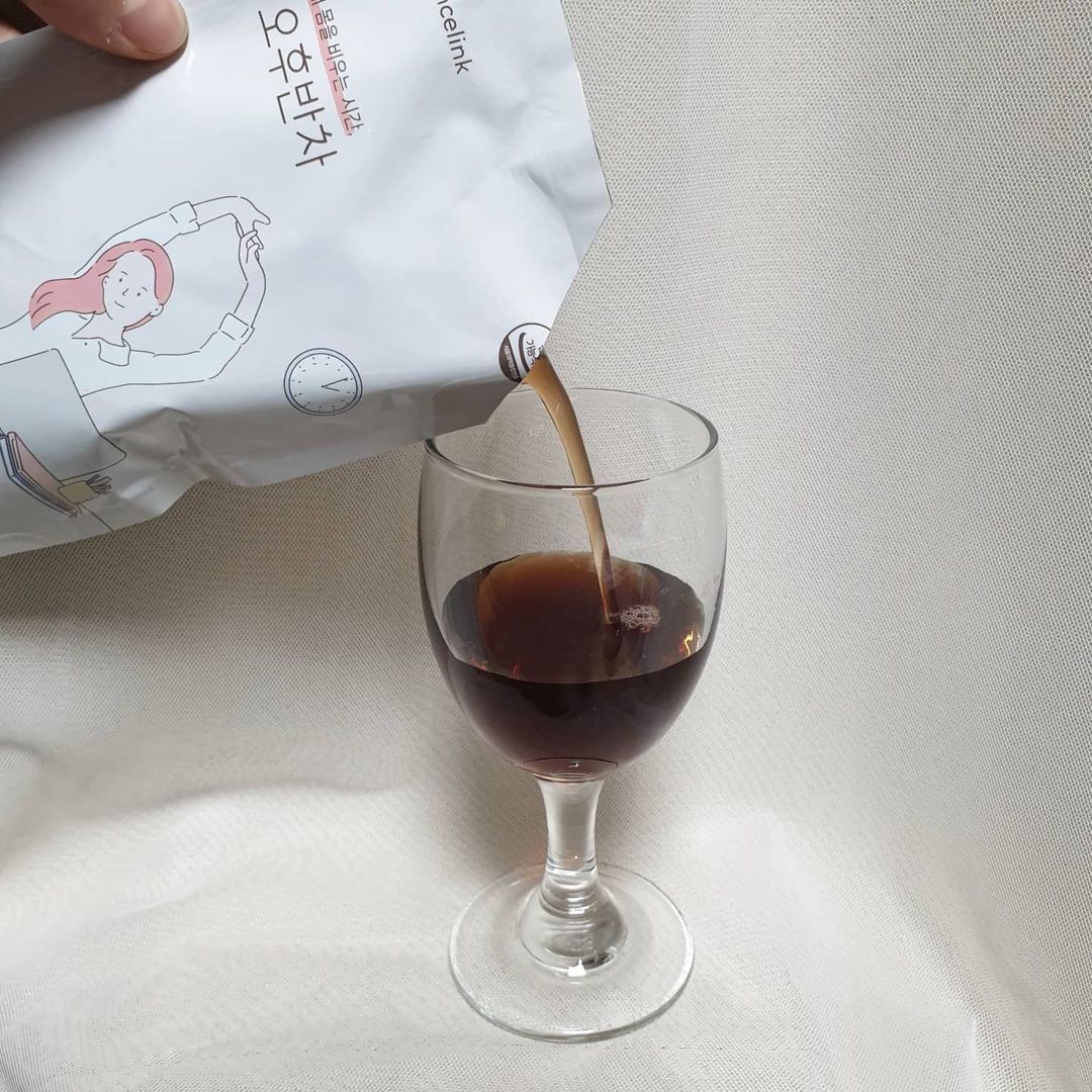 푸디드 on Instagram: “#광고 오후반차요? 모든 직장인들의 꿈이죠🤟 다이어트는 1년 365일... 시도해보는 게 인지상정😍 이름부터 맘에 들고, 포장도 예뻐서 겟했답니다😆 마시기도 편하고