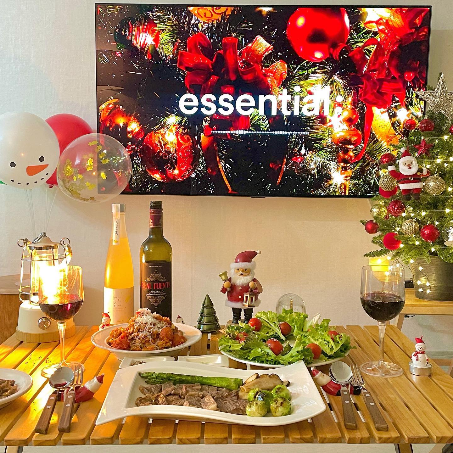⠀
홈캠핑, 집에서 캠핑용품 주섬주섬 꺼내서
세상 따듯하고 편한 크리스마스 홈파티 🎄
⠀
점심 파스타, 피자
저녁 스테이크, 리조또 먹었더니
외쿡인 된줄 알았던 크리스마스 파티였다🎅🏻🍝
😆💚
⠀
⠀
⠀
⠀
⠀
⠀
⠀