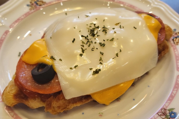 [ 7월의이사빛 ] 부천, 심곡동 카페 데이트 , 크로플, 스콘, 브라우니 디저트 맛집 추천!