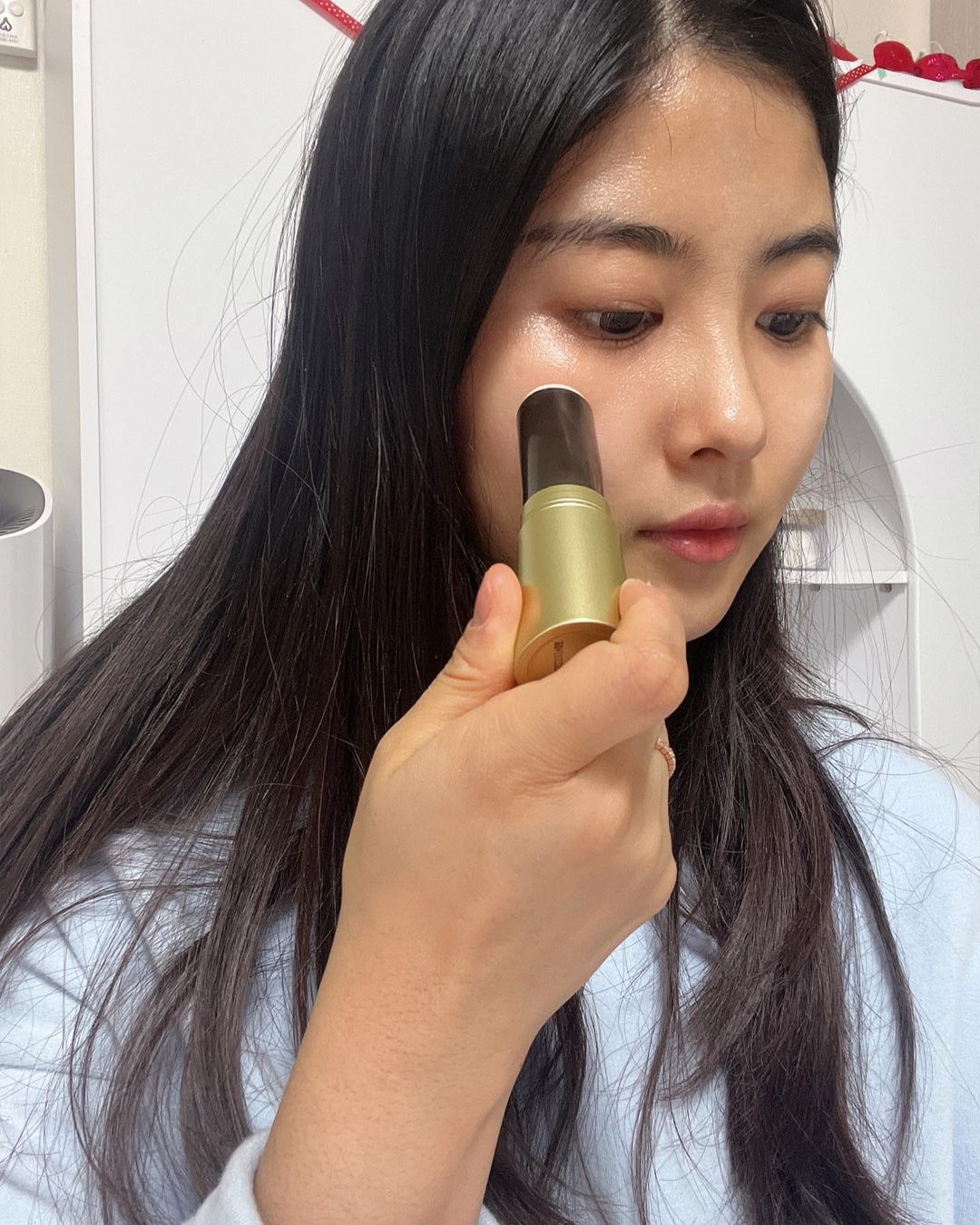 A.reum han🎈 on Instagram: “#협찬 언제 어디서나 수시로 주름/ 기미 관리가 가능한 스틱밤 메디큐브 딥 콜라겐 비타 멀티! 일명 동안스틱 1번만 사용해도 효과가 눈에 보이니까 요즘 스틱밤 달