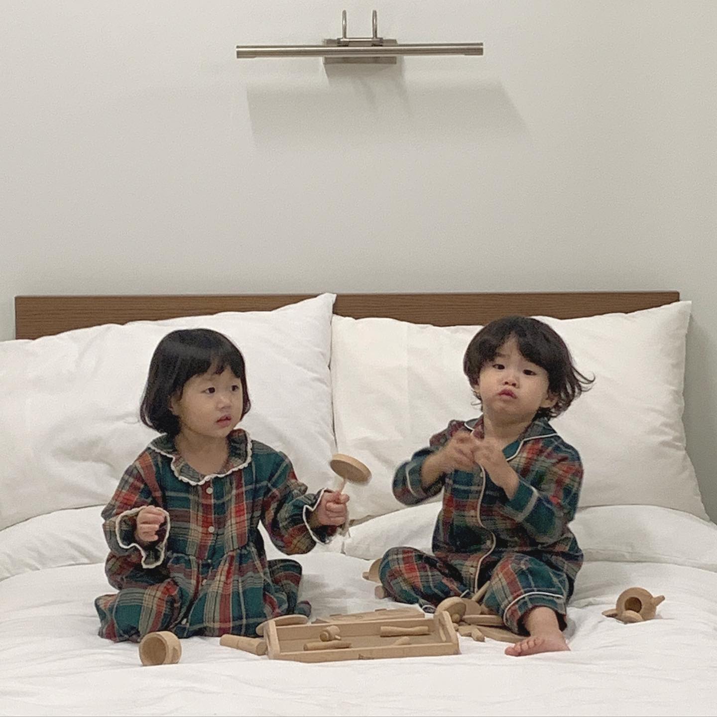 얼굴 몰아주기 할줄아는
젠틀맨(?) 박규탱 👦 
#ladyfirst

귀여운 그들의 사랑싸움(?)♥️

#앞자리바뀌면난중년
#31일지나면말놓아도되요여러븐
#불혹이거든뇨^_^
#규현맘말고언니은희명칭대환영☺️
#규현맘이라부르면언팔