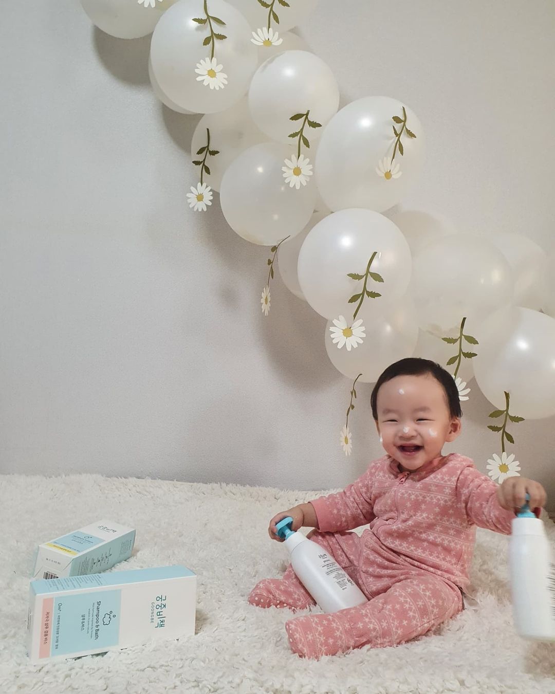 황수민 on Instagram: “✔ 겉보습,속보습,근본보습🙌🙌🙌 3중ㅊ보습으로 피부장벽을 튼튼하게 해준다고해요!! ✔ 48시간까지 지속되는 보습력🤍 샴푸앤바스가 좋아서 로션발라봤는데 이것