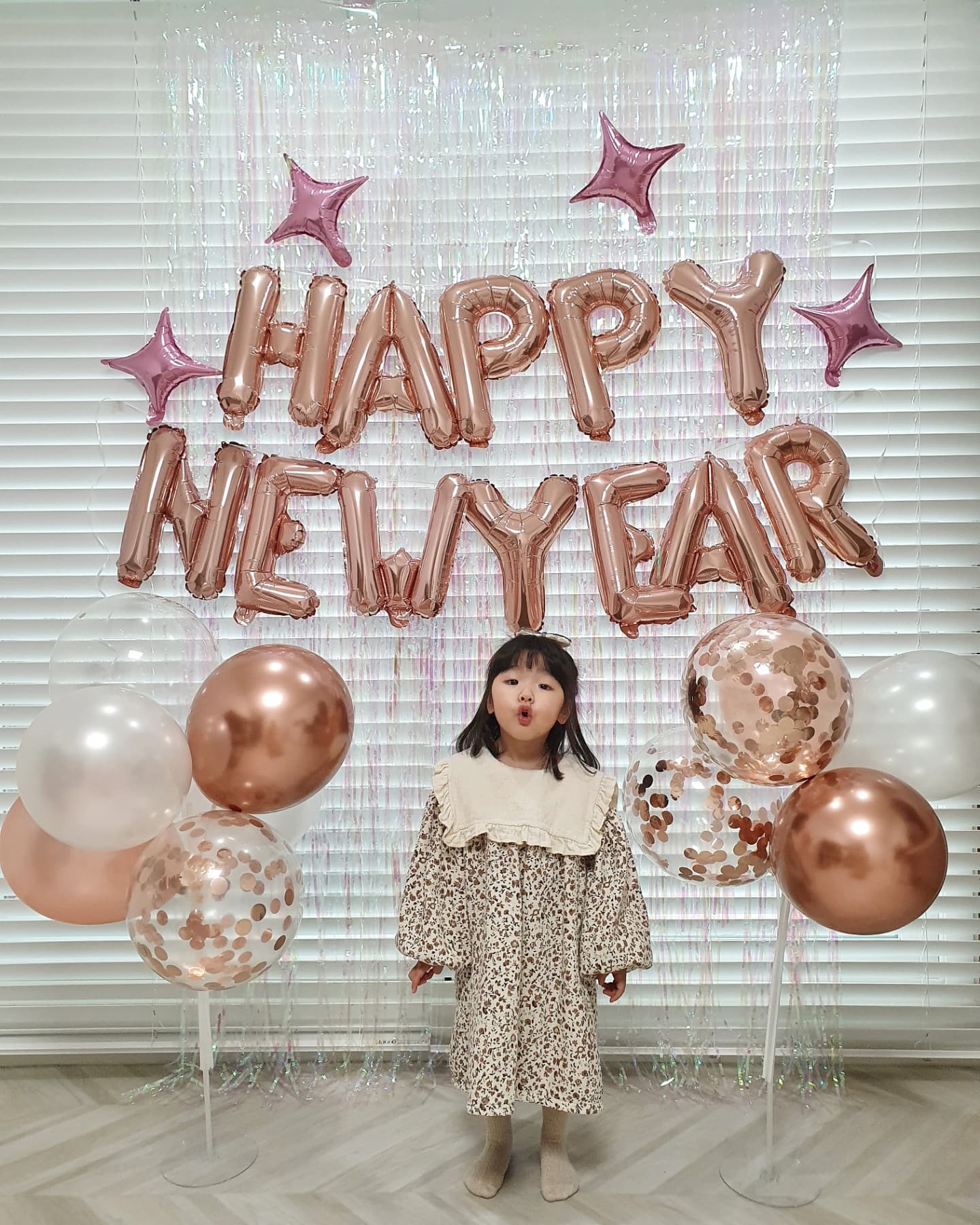#해피뉴이어
.
조금 늦은 새해 맞이 포토 타임
.
시하야 
올 한해도 건강하고 씩씩하게 자라다오♡
우리 가족 22년도 행복하자♡
.
#4살어린이#새해복많이받으세요#2022#happynewyear#만사형통