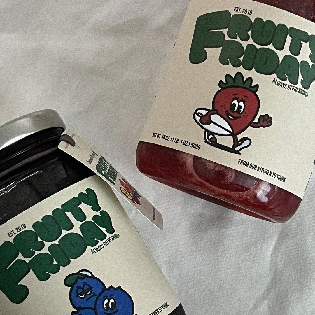  “#협찬 ⠀ 패키지부터 귀염뽀짝한 과일청🫐 흔하게 널린 단맛만 가득한 청이 아니라 과일의 식감도 탱글탱글 살아있고 건강한 맛이라 너무 좋더라구요..! ⠀ 블루베리청은 요거트에 곁들여 먹으면 좋고, 딸기청은 우유에 넣어서 먹으면 천국행,,,🍓 그리고…”