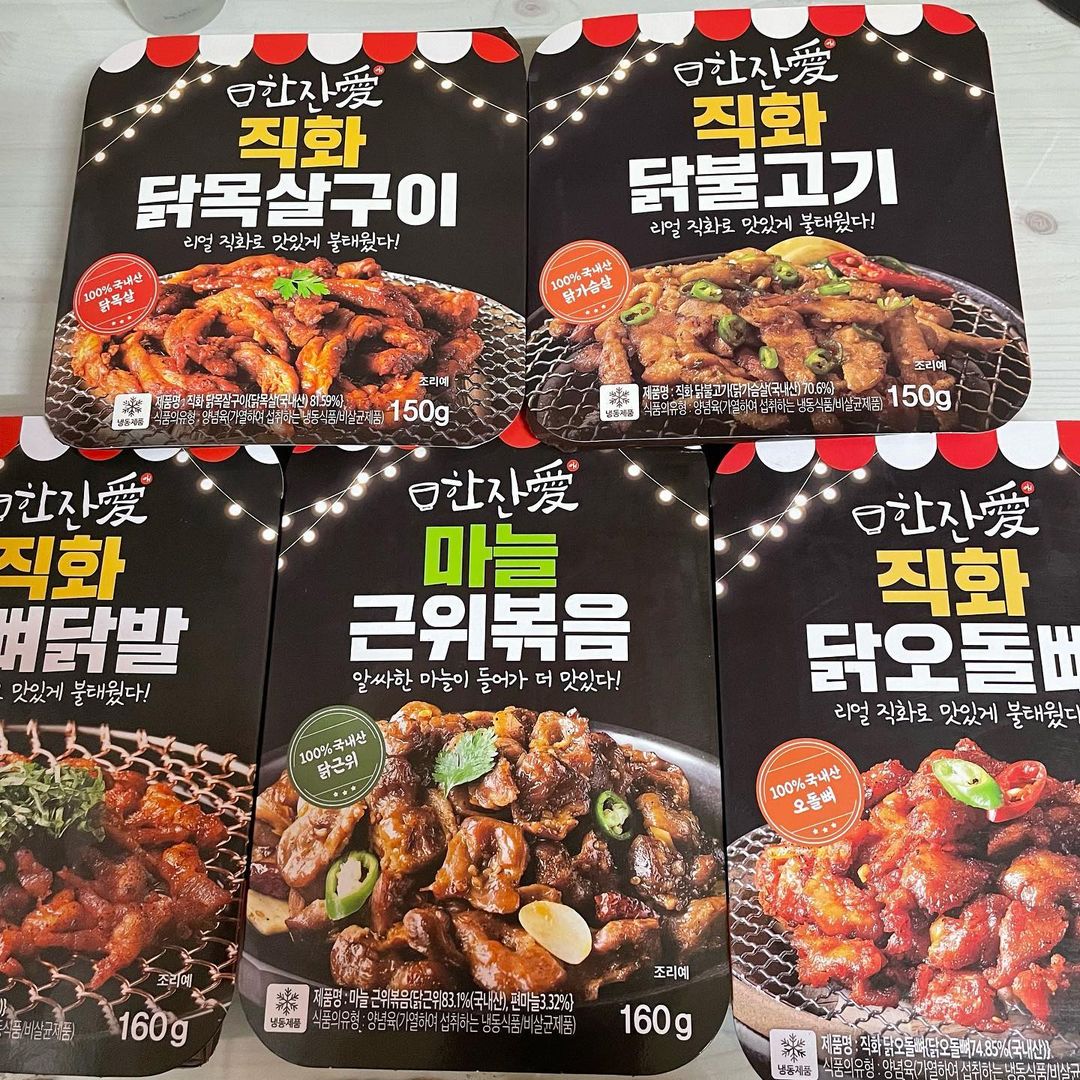  “성인이 된다면 한번쯤은 집에서 꼭 먹어볼 안주..!! 무뼈 닭발은 좀 매웠지만 맛있게 매운 맛이라 맛있었다 🥰 치츠나 계란찜과 함께 먹으면 더욱 맛있다 ㅠㅠ👍👍 전자레인지에 돌리자마자 나는 불향,,💗💗 직화오돌뼈도 살짝 매콤한 맛에 식감 완전 짱!!…”