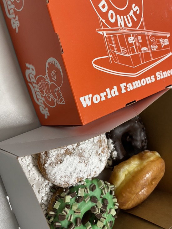 랜디스 연남점 도넛 후기 + 노티드 도넛과 비교🍩 (글레이즈, 레몬 필링, 초콜릿 올드 패션, 민트 초콜릿 도넛)