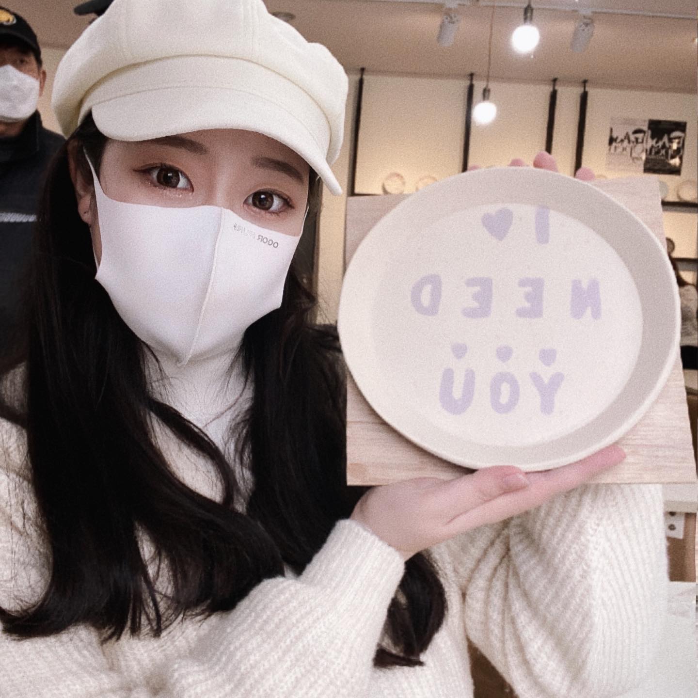도자기 원데이 클레스
❤️오 마이 플레이트❤️
헤이리에 새로 오픈한 오마이플레이트
선생님이 친절하게 알려주시고 손재주없는나도
나름 만족스러운 결과물을 만들었다
특히 아이들 창의력 발달에 좋아서
커플 뿐만아니라 가족단위 친구들과 함께 방문해도 좋은 추억 만들어갈수 있을것같다! 
만들어진 완성품은 한달뒤 택배로 온다고하니 매우 기대된당 
깔끔한 외관인테리어와내부 주차장도 충분하다💜

#협찬 #헤이리 #헤이리마을 #도자기체험 #헤이리도자기 #헤이리도자기공방 #헤이리데이트 #데이트장소 #헤이리도자기체험 #헤이리플레이트 #헤이리원데이클래스 #칼라플레이트 #테라조플레이트 #오마이플레이트 #헤이리맛집