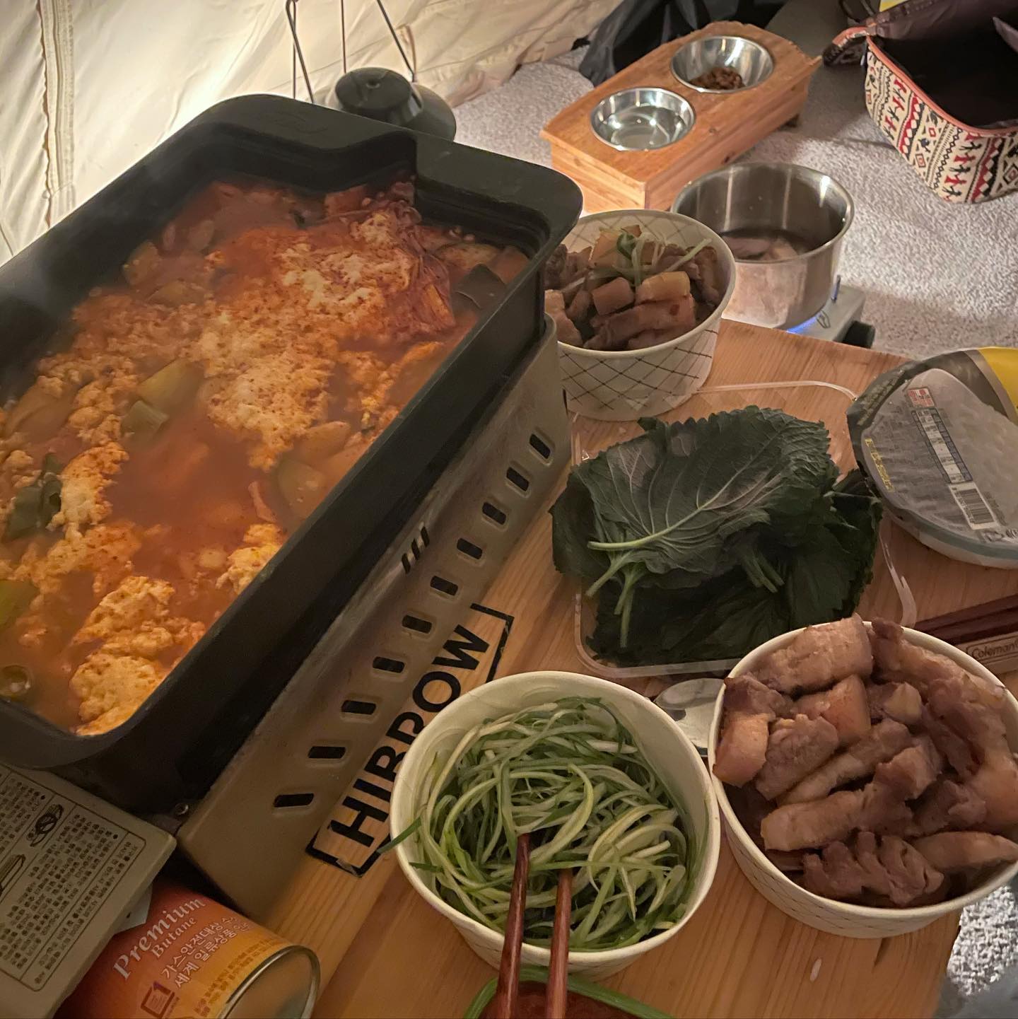 얼마전인가 다녀왔던 동계캠핑.
진챠 오랫만이었는데 하필 제일 추울때라 텐트 밖으로 나가질 못함 ㅎㅎ
해쥐만 너무 행복해쮜