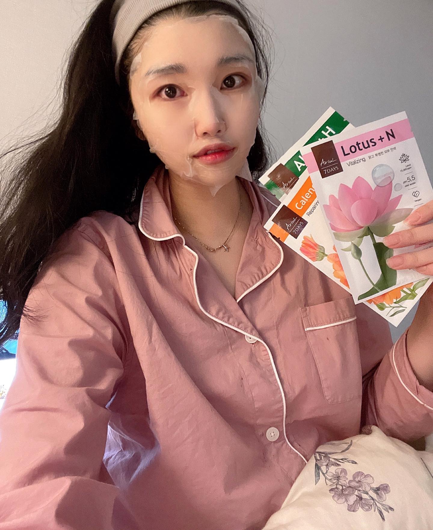  “#협찬 @ariul_beauty 전세계 30여개국 3천4백만장 이상 판매된 글로버 베스트 셀러 ! 세븐데이즈 마스크팩 !!🤭🤭 진정,미백,보습 기능을 담은 마스크팩으로 집에서도 피부 관리를 한번에 할수있는 마스크팩이예요 ! 올리브영 블랙프라이…”