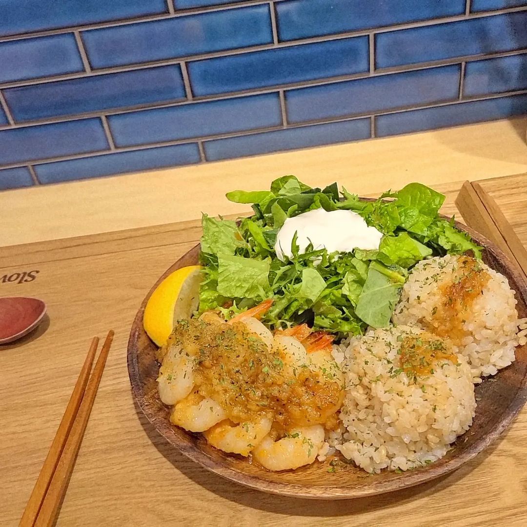 @ah_dami on Instagram: “2 0 2 2 0 1 1 9 🥗 예쁘고 맛있고 건강한 곳 다녀옴 ت #슬로우캘리 #포케 #건강한맛 #연어홀릭 #새우홀릭 #삼덕맛집”