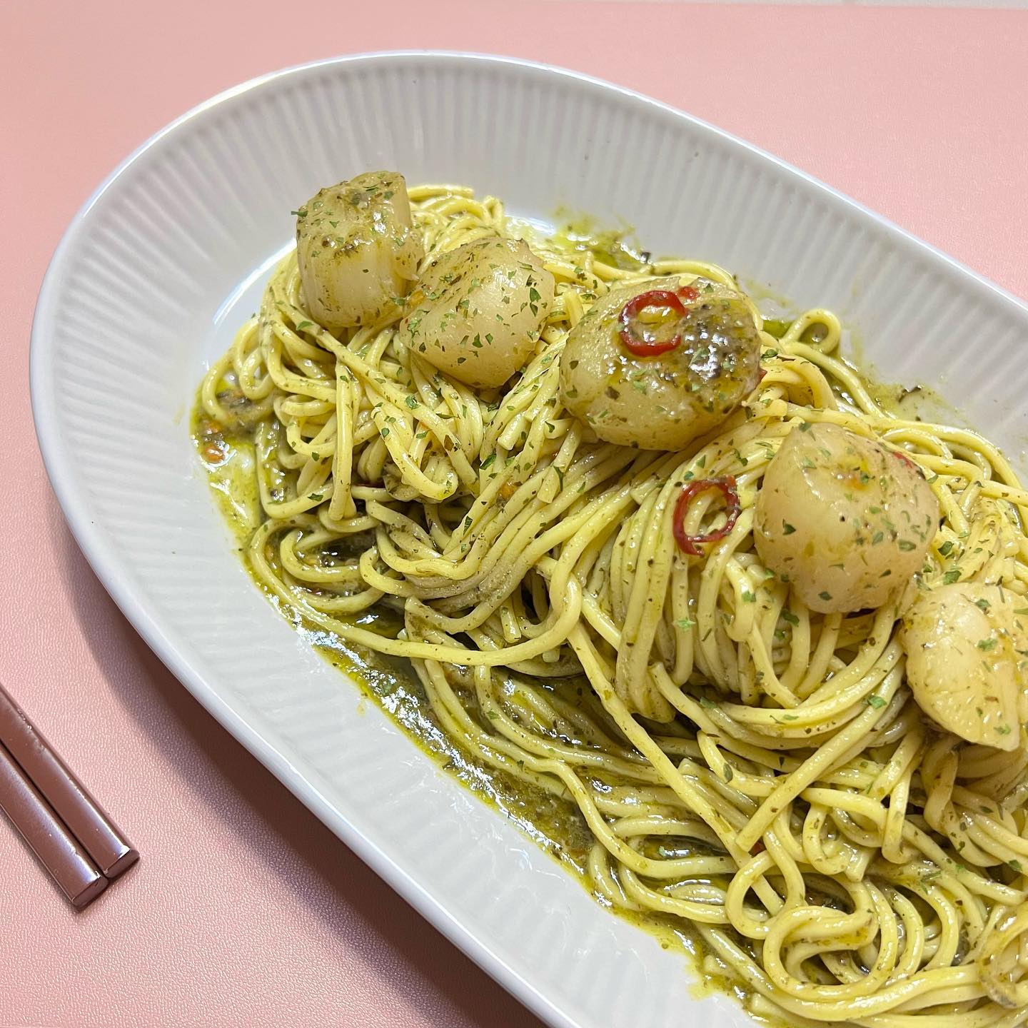 ⠀
바질페스토 관자 파스타🍝
애정하는 바질 페스토에🌱
부드러운 관자의 조합 말모