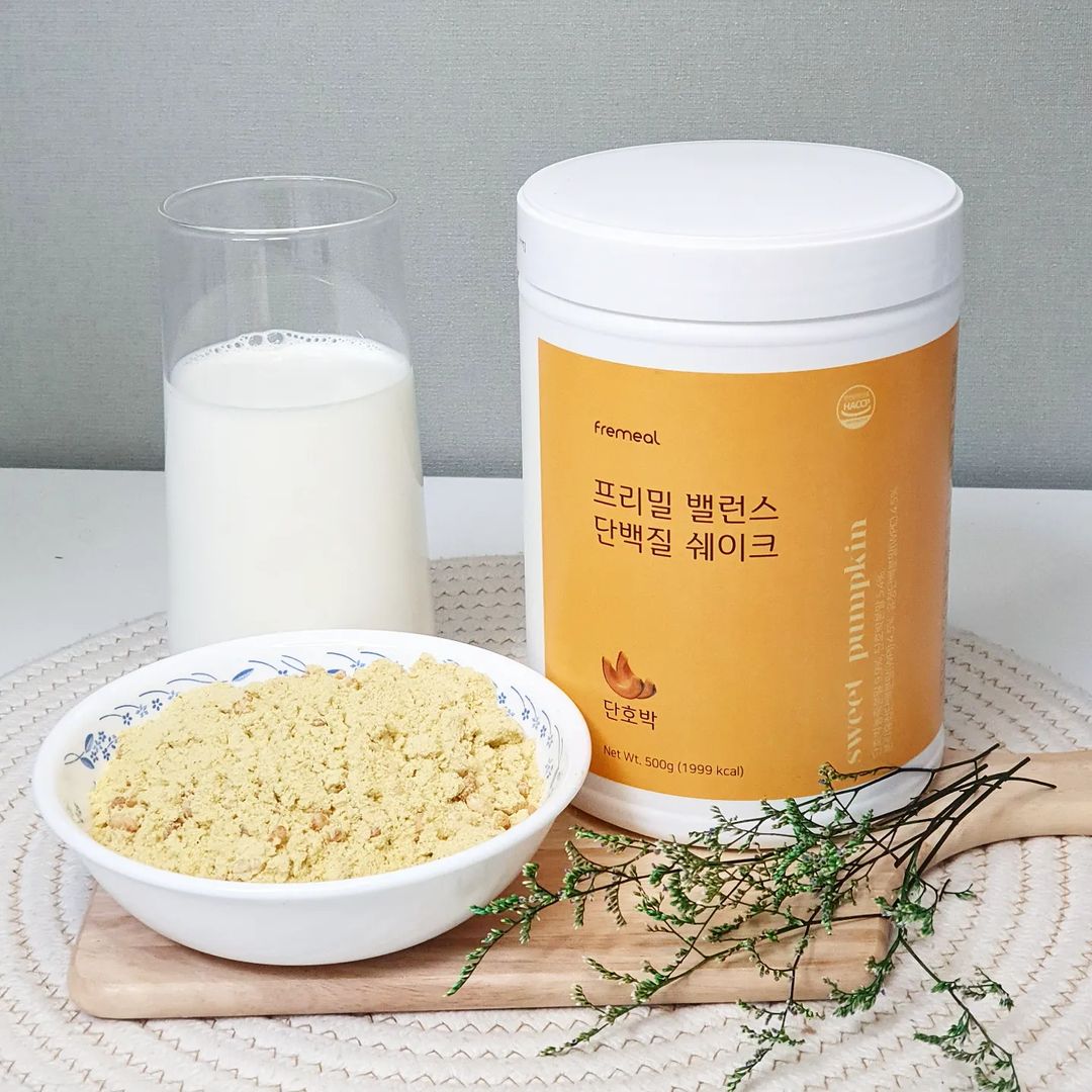 뜨리밍 on Instagram: “#협찬 #프리밀단백질쉐이크 최근 먹는것에 몰두해버려서 몸무게 유지가 잘 안되었어요😂😂 이번에 단백질 쉐이크로 체중관리를 시작했습니다. 단호박맛 단백질 쉐이