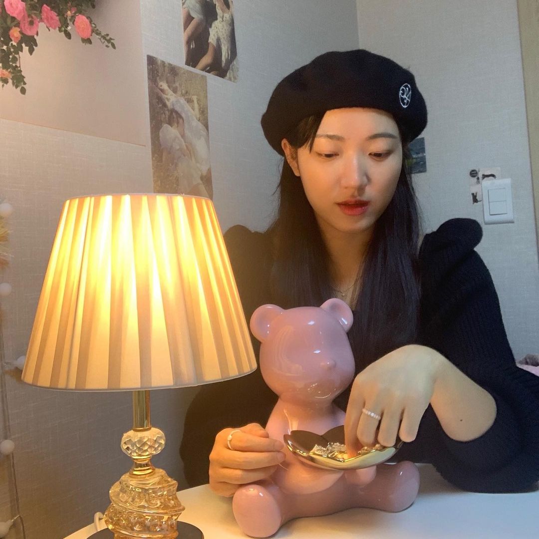 박소민 on Instagram: “#광고 액세서리가 한눈에 보이도록 보관하고싶었는데 마침 딱 귀여운 곰돌이트레이가 왔어용💗 요거 하나 테이블에 올려놔도 인테리어 효과까지 덤으로 ʕ