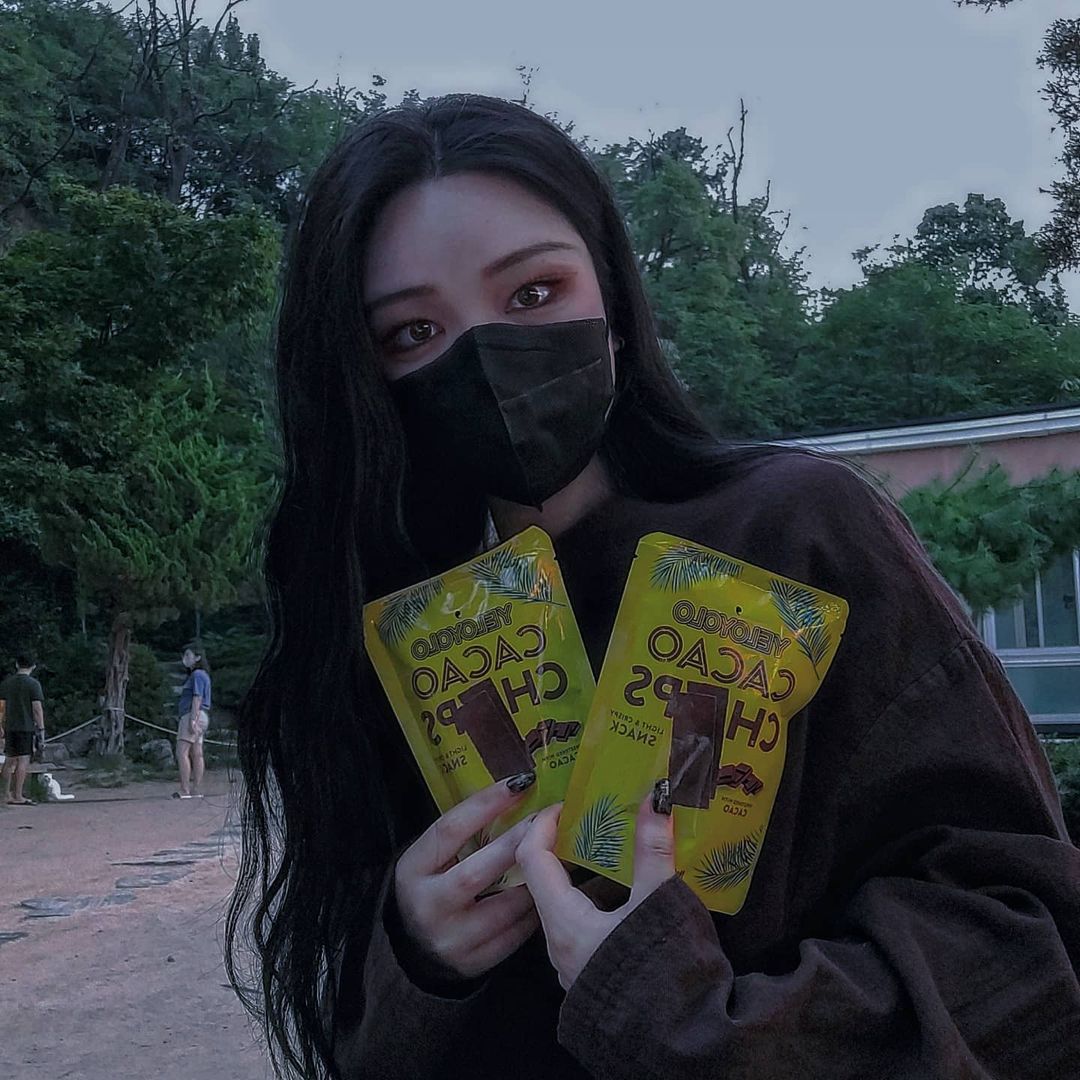 __빛::비_______________ on Instagram: “💛YELOYOLO CACAOCHIPS💛 화학첨가물이 전혀 없는 순수한 옐로욜로 카카오 칩 ------------------------------------------------------ [20% 할인코드] : [SA0N] [구매링크] :…”