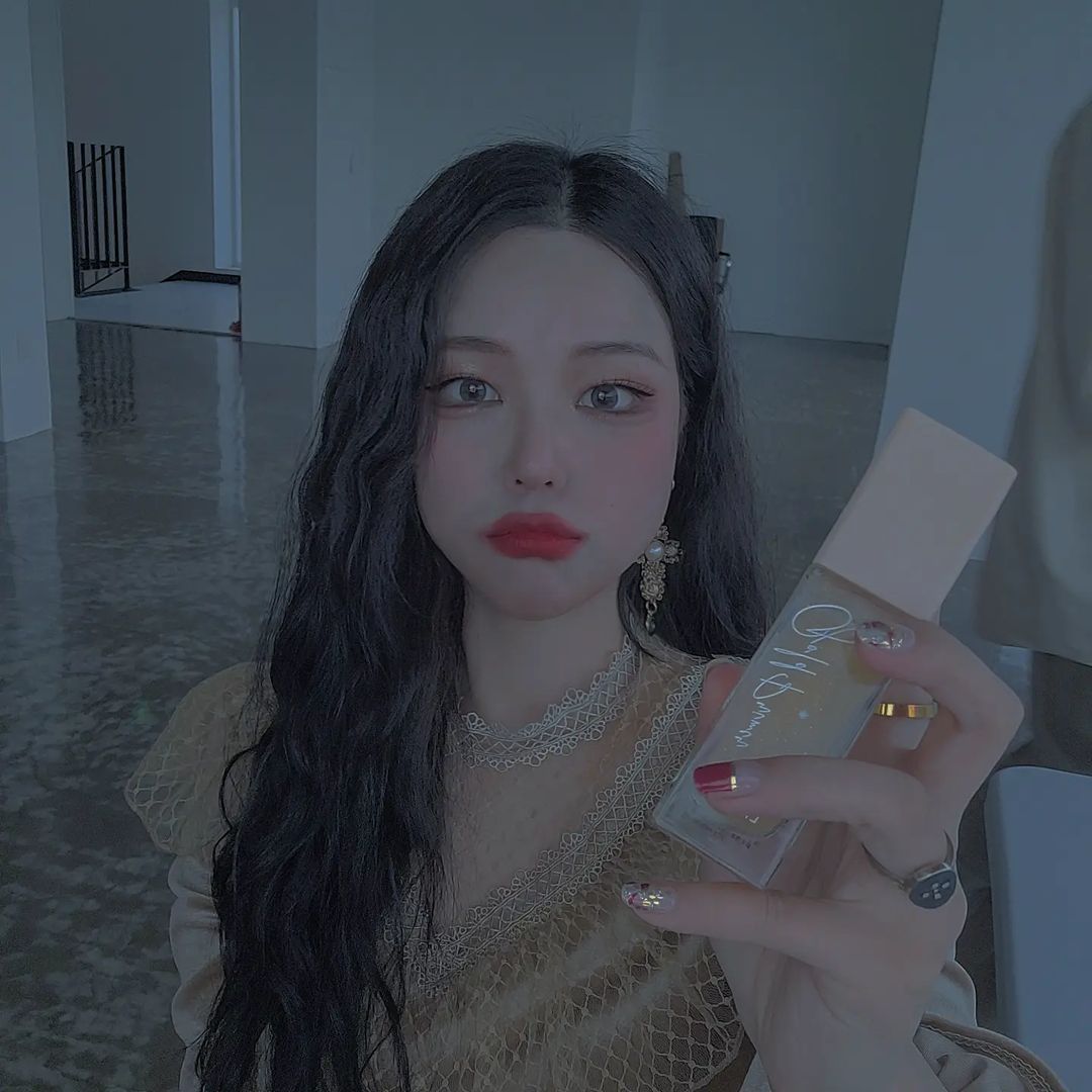__빛::비_______________ on Instagram: “#LIZLY #프라이머 (협찬,광고) 리즐리 러블리 골드 퓨어 프라이머 🏷하나만으로도 충분한 all in 1! 올인원 베이스☝ 🏷골드, 오렌지, 블루, 퍼플 각 피부 TYPE별