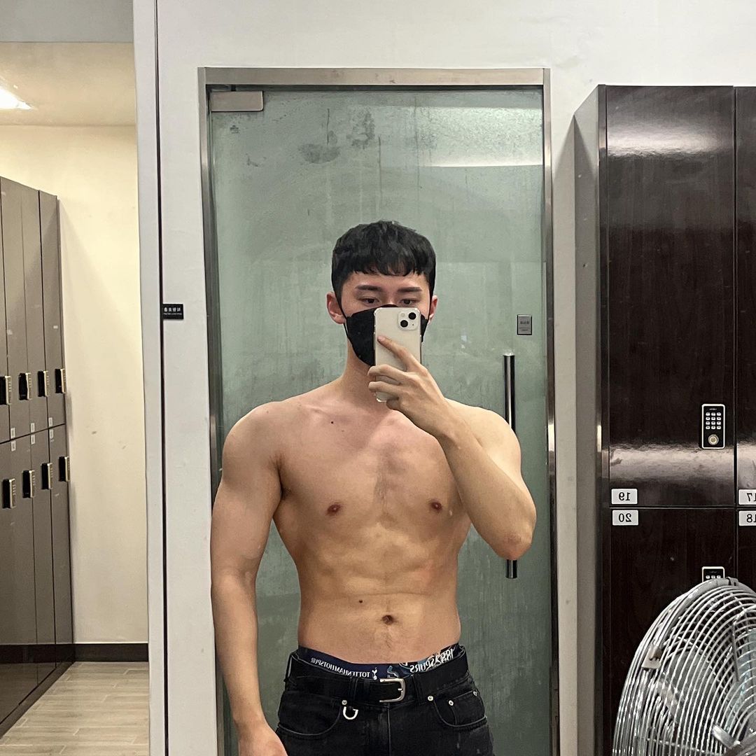 @workout._.dongsu on Instagram: “#협찬 #라쉬반 #라쉬반코리아 열심히 운동하다보니 속옷 협찬 받는 날이 올 줄이야? 게다가 토트넘 라인이라니🥺 @lashevan_pr 저는 실제로 라쉬반의 다른 라인업인