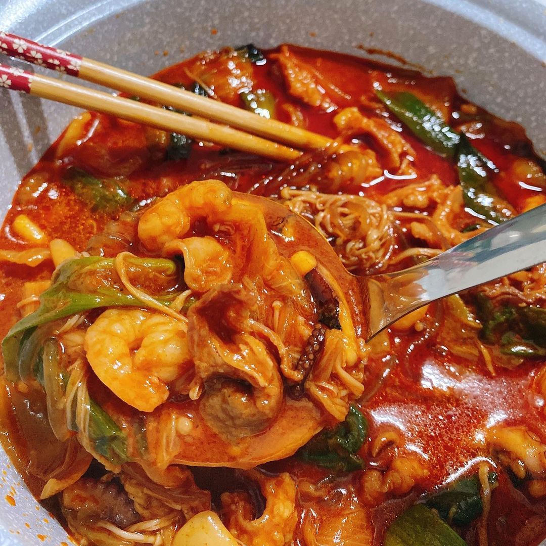 𝐸-𝒽𝓎𝑒 on Instagram: “나도낙곱새먹음^^맛있게맵네🥺뇹뇸#감성낙곱새대구동구점#배달음식#낙곱새밀키트#낙곱새신메뉴#맛있다그램 #먹부림그램 #위장열일중#꼬들대창낙곱새#맛있게먹