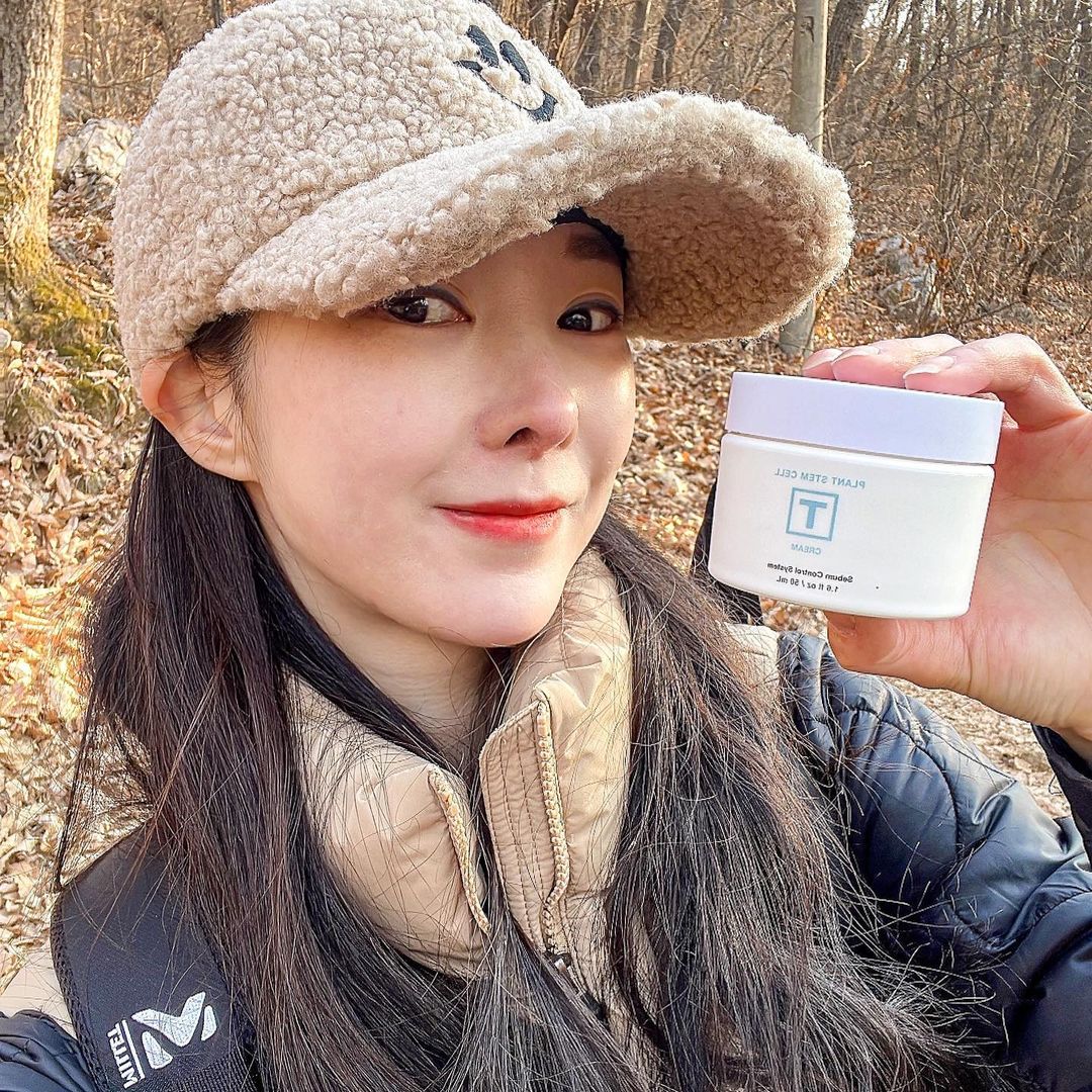 슈갱😋 on Instagram: “#협찬 x @sn.skin ⠀ 트러블 피부를 치유해주는 시간💚 오늘 조비산 산행에 함께한 에스엔 티크림🙂 ⠀ 제피부는 아직도 성인여드름과 안면홍조 반복되는 민감성이예요.