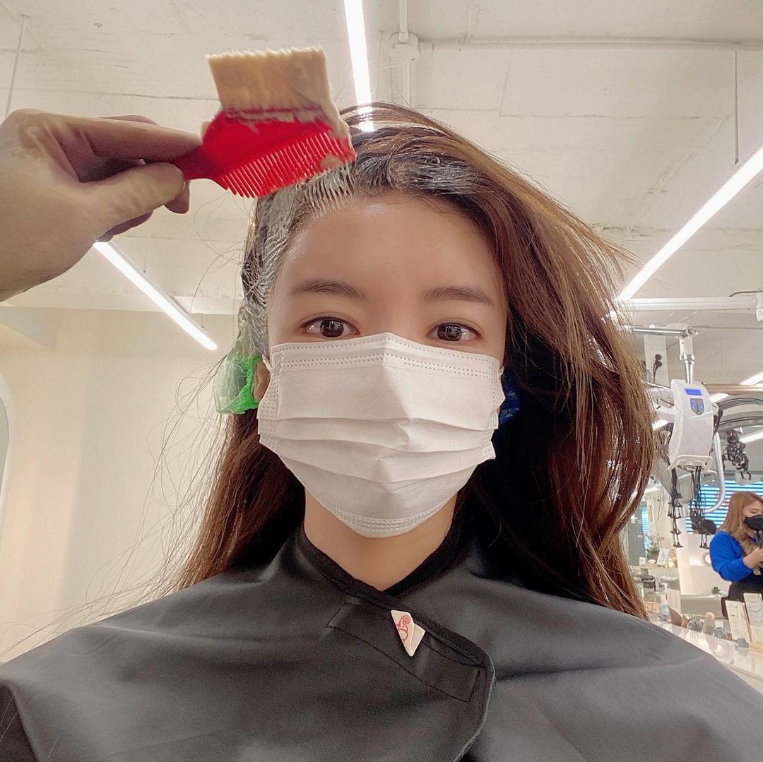 밍밍_尹玟景 on Instagram: “#광고 26도 공감헤어 가양역점이 새롭게 오픈했다고해서 다녀왔어요 ! 뿌염 타이밍은 왜이렇게도 빨리 돌아오는지… 다들 공감하시죠? 뿌염하러 갔다가 잦은 드라
