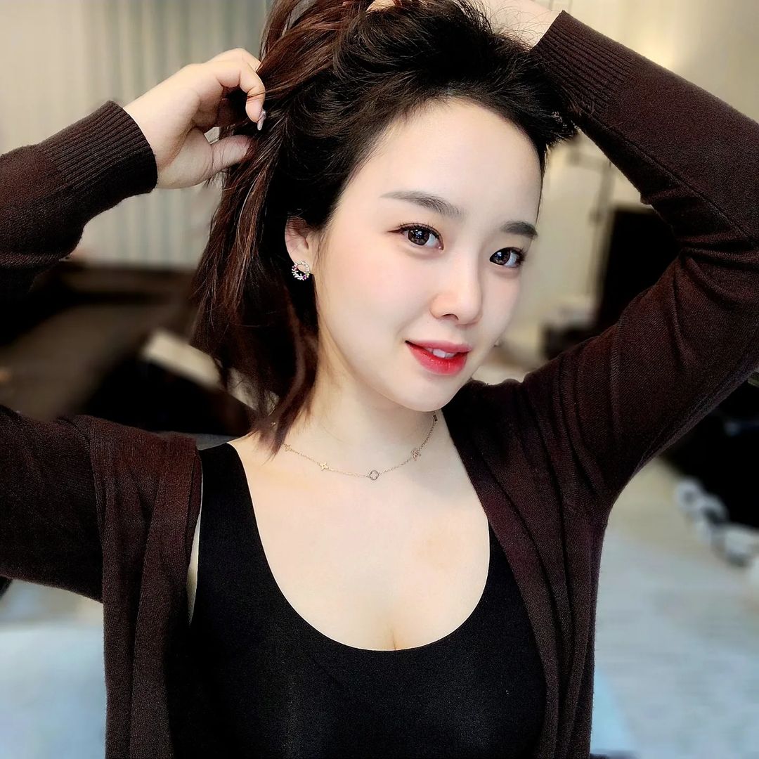 글쟁이 통역가 구찌맘 on Instagram: “#협찬 × @haruban.kr 0. 일단 너무 편함 너ㅓㅓㅓ무 입었는지 안입었는지 구분 안 갈 정도 1. 퇴근하고 집에 오자마자 허겁지겁 안풀어제껴도 안답답해 2. 입