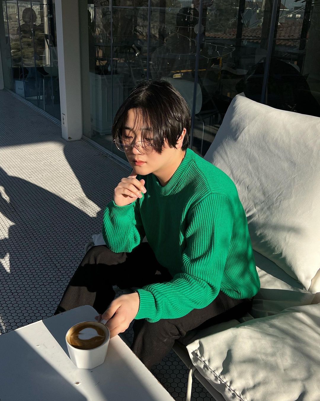 홍승화 on Instagram: “@s7iluvu 에서 착용해본 두번째 제품👓 이번에 #s7iluvu 에서 착용해본 제품은 A line(에이라인) Airfit (에어핏) 제품입니다!! (Af7-로즈골드) 정말 역대급으로 이뻣어요😎😎 일