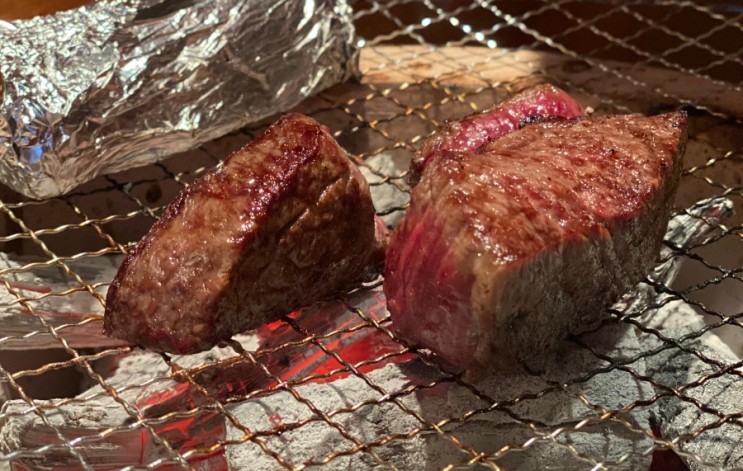 화로에 피어나는 꽃을 보셨나요? 성수동 맛집, 우시야 성수점에서 그 꽃을 꺾어보세요!