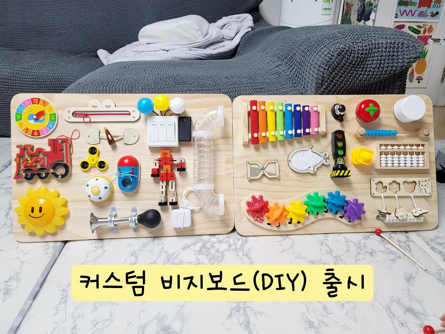 #비지보드 #커스텀비지보드
⠀
⠀
여러분~ 이거 제가 직접 만든 비지보드에요.
어떤가요? 잘 만들었나요?
돌 때 사준 비지보드를
이나가 좀 질려하는 것 같아서
두돌 기념으로 2개 더 만들어줬어요😊
새 장난감 생긴 것처럼 너무 좋아하는 이나❤
⠀
⠀
드디어 커스텀 비지보드가 출시되었어요!🎉
(오래기다리신분들 죄송해요😭❤)
비지보드 가격은 비싼데 구성은 내 맘에 안드셨던분들~
이제 내가 원하는 부품과 가격에 맞게
비지보드를 만들 수 있어요!
⠀
⠀
⭐⭐커스텀비지보드가 좋은 이유⭐⭐
1. 내가 원하는 부품과 가격에 맞춰서
비지보드를 만들 수 있다.
⠀
2. 기존 비지보드가 있을 경우
같은 사이즈를 하나 더 만들어 듀얼보드로 만들 수 있다.
⠀
3. 내 아이 연령에 맞는 난이도의 부품으로 만들 수 있다.
⠀
4. 기존 비지보드를 지겨워 할 경우
새로운 구성으로 만들어줄 수 있다.
⠀
5. 기존 비지보드 부품을 교체할 수 있다.
⠀
⠀
⠀
커스텀 비지보드는 내 아이 맞춤으로 만들 수 있다는 장점이 있어요.
⠀
생전 드릴질 한 번도 안해본 제가
6040사이즈 1시간만에 2개 뚝딱 만들었답니다!
⠀
직접 조립이 부담스러우신 분들을 위해 조만간 비지보드 직접 조립했던 영상 올려드릴게요 :)
⠀
다음 사진은 듀얼보드 구매해주신 맘님께서 인증해주신 후기에요~
아이가 너무 좋아한다고 인증사진 보내주셨어요👍👍

국내 유일 CE인증 받은 비지보드
믿고 구매해보세용!

⠀
구매는 프로필 링크에서
⠀
⠀
⠀
#러블리나비지보드 #커스텀비지보드출시 #비지보드조립하기 #비지보드만들기 #비지보드DIY #비지보드후기 #몬테소리 #몬테소리장난감 #돌아기장난감 #두돌아기장난감⠀