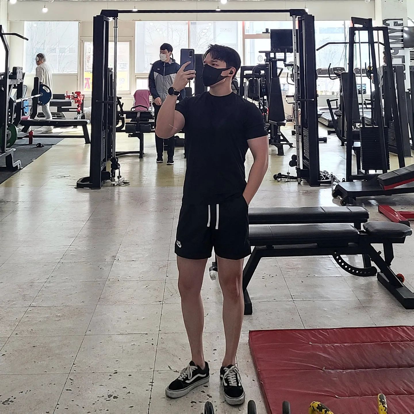 한달만에 운동인증!!

매일매일 운동했는데
사람들 많은 시간에 가서 인증을 못했네요😵‍💫

사람 많은 시간 거울 앞은 전쟁,,🤣
