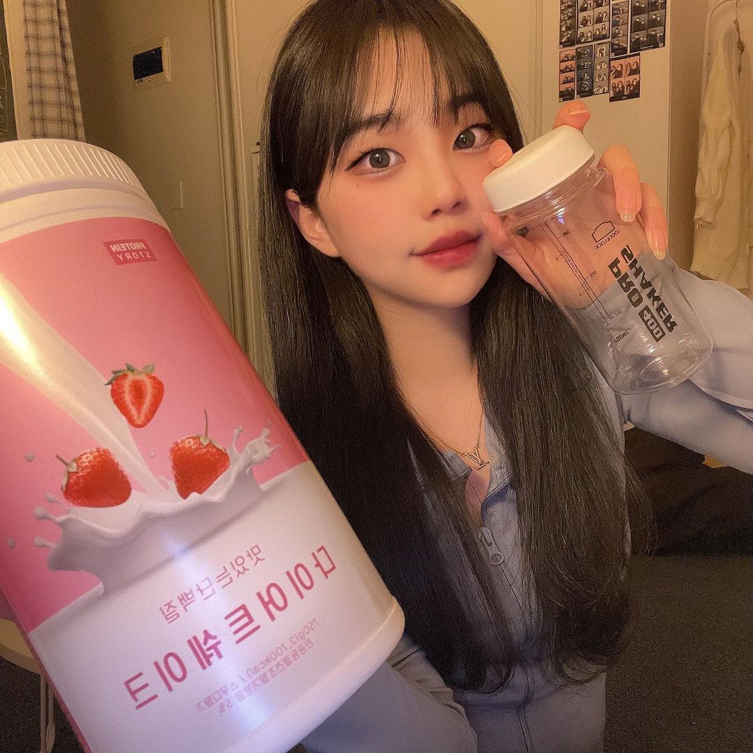 김먀 on Instagram: “다이어트할때 한끼대용으로 너무 좋은 프로틴스토리 쉐이크💗 식단관리 절대못하는데 이거하나 후루룩 타서 마시면 맛도 좋고 영양까지💗💗 . .…”