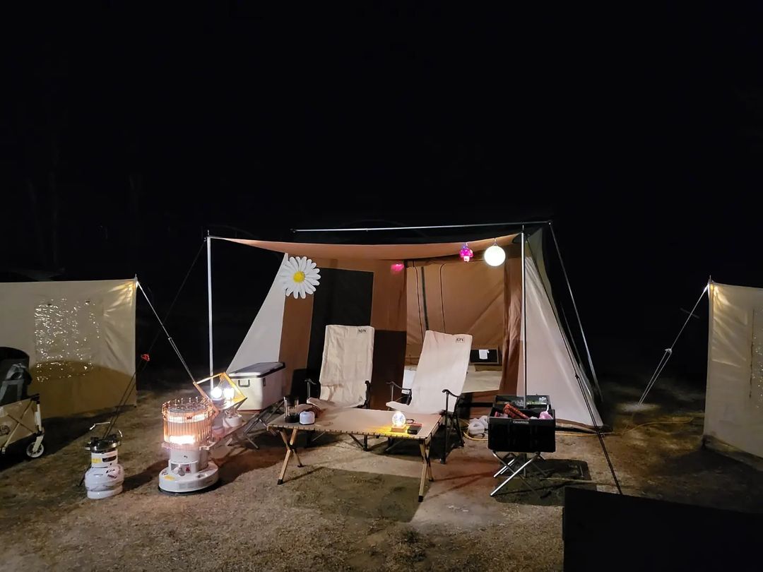 굴꽃캠핑(Oyster-Flower Camp) on Instagram: “#협찬 #체험단후기 #프로타텐트 #화이트덕프로타텐트 @sl__outdoor 이번캠핑은 "화이트덕 프로타텐트"와 함께했습니다 :) 💡장점💡 - 빠른피칭시간 : 기존