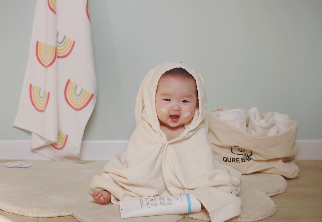 ᴍᴀʏʙᴇ ʏᴇᴏɴ💕 on Instagram: “#협찬 아토크림을 선물받았는데요. 제가 영업당한 느낌이에요. ᄉ