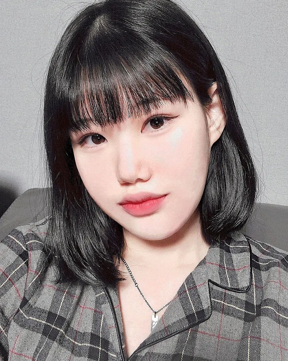 강은혜 on Instagram: “셀레피트 톡신 립틴트 써봤어요! 보송보송하고 매트한 질감 좋아하는 저한텐 완전 최고..٩( *˙0˙*)۶ 웜 쿨 안가리고 누구한테나 잘 받을만한 얼굴에 형광등 켜주는 컬러
