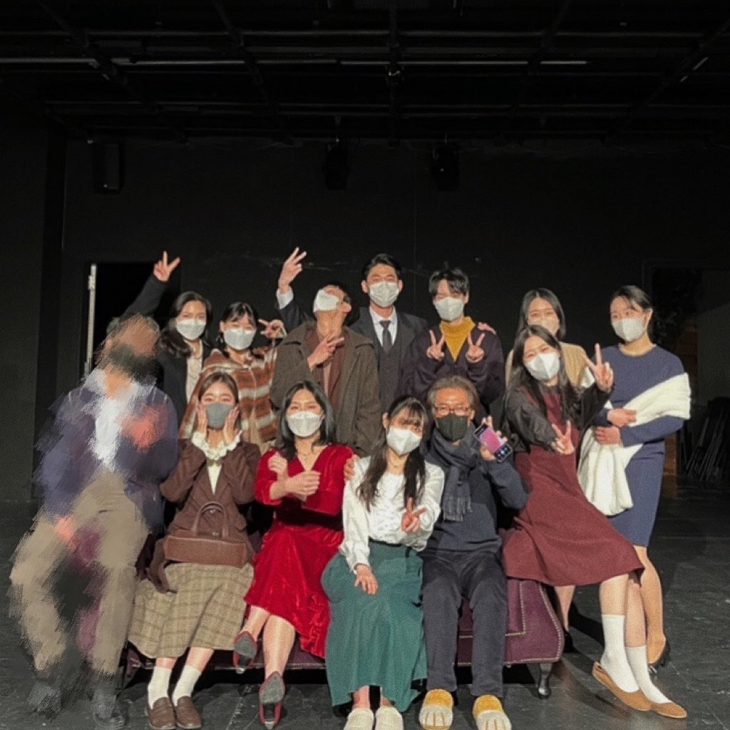 방학동안 종말 고생 많았다요❤️‍🔥 
사망년 파이팅,, (ง°̀-°́)ง  

#헤다인 #연브스테 #규스만 #솨연출 #겨울방학워크샵 #겨울방학 #워크샵 #개강 #대학생 #연극영화학과 #연영과 #연극 #공연 #헤다 #입센 #발표 #연쮀의일상  #heddagabler