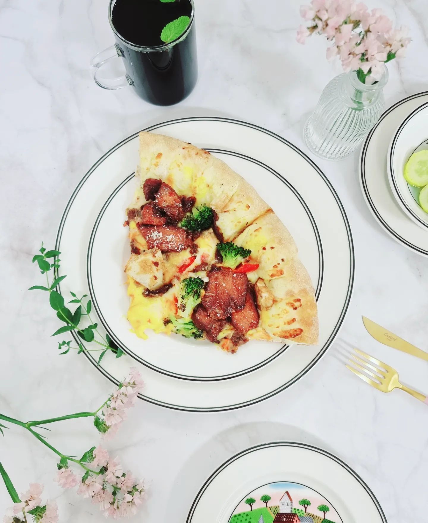 🌿😙배달의 맛 시작해요🚴‍♀️⚘

🍕도미노피자 
🐣60계치킨 
🦐새우알찜 
🐟아구찜 
🍞빵 
🍗가마치통닭 
🌱🧀치즈킹
🌱🧡🍜매콤쫄까스😙...

남김없는 맛 욤뇸뇸😽😗😚 #yummy 모두꾸르🌸맛요😋🌸🌸🌿

🙌모두들 꿀밤보내세요🙆‍♀️💚⚘

#오늘뭐먹지 
#배민 
#맛스타그램
#먹부림그램 #먹스타그램
#홈쿡 #집밥 #먹팔
#먹팔해요
#instafood 
#kfood
#Thanks 💌
