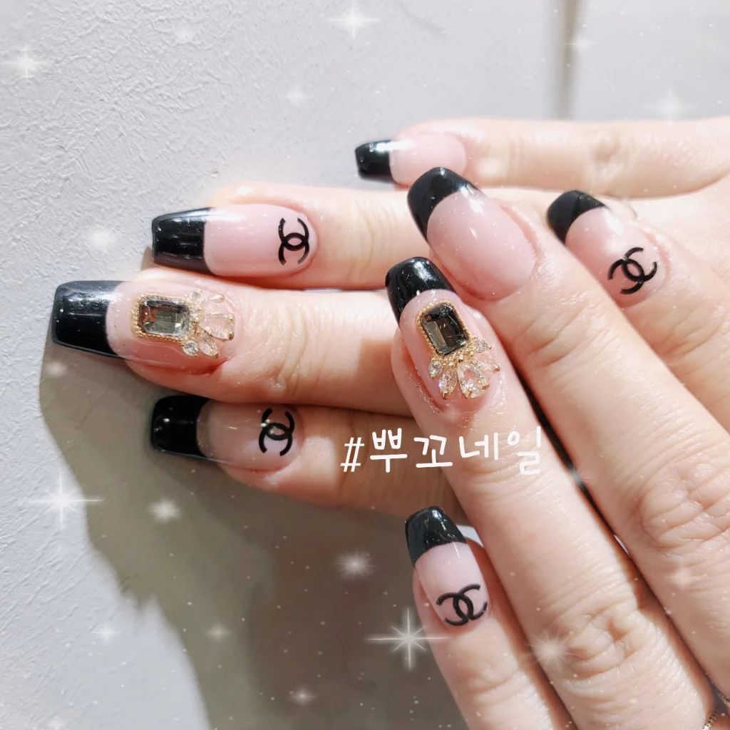 누드블랙프렌치네일😊

대구남구 봉덕남로28

예약문의 가능!  2명동시시술가능!

#연장네일 #깔끔한네일 #프렌치네일 #명품네일 #깨끗한네일 #디자인네일 #투톤네일 #여자여자 #2월네일 #봄네일 #봉덕동네일 #대구남구네일 #봉덕동추천네일 #2명동시시술가능 #손빠른네일샵 #네일 #naildesign #nail #예쁜네일 #추천네일 #예약문의 #01077665868 #0534725868