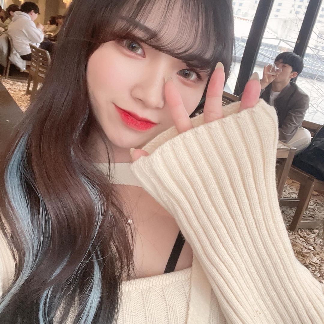 쎄리(22) on Instagram: “#강력추천 #책 #협찬 진짜 오랫만에 읽는 에세이 였는데 여태까지 읽은 책 중에 top3안에 들어갈 정도로 좋았던 책📚📚 복잡한 시기에 도움도 많이 되고 힘도 많이