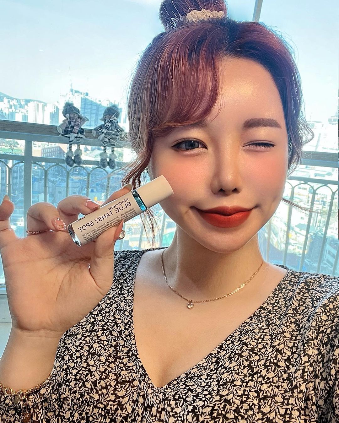 예지’s Instagram post: “#협찬 삐뽀삐뽀🚨🚒 피부적색경보 응급뷰티템! 내가 찾던 똘똘한 구급스팟! #사이렌스팟 ❤️‍🔥 피부에 크고 작은 뾰루지가 계속 올라오는 요즘 ㅠㅡㅠ #키라벨