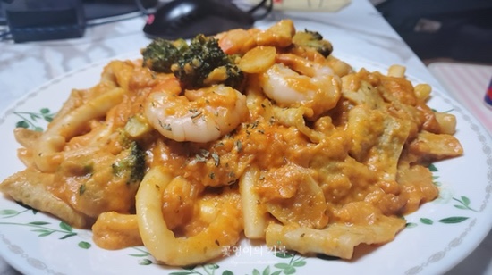 홈파티음식 새우 로제 떡볶이