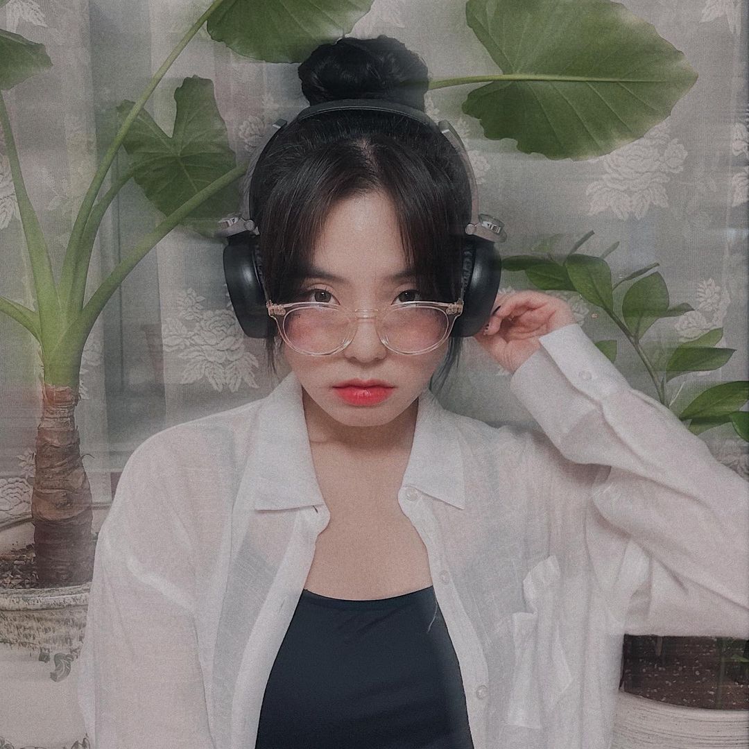 대화니🌹 on Instagram: “새로운 나의 안경🤍 ⠀ ⠀ #제품협찬 - @fakeme_official #페이크미 #페이크미알레이 #페이크미안경 #fakeme”