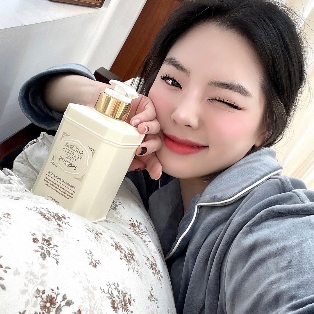 대화니🌹 on Instagram: “#협찬 #광고 ⠀ ⠀⠀ 피부가 마시는 차 티블레스 엔틱 모이스처 로션🌿 ⠀ ⠀⠀ EWG 그린등급과 비건 성분으로 안심하고 사용가능한 바디로션! 영국 발효차와 4