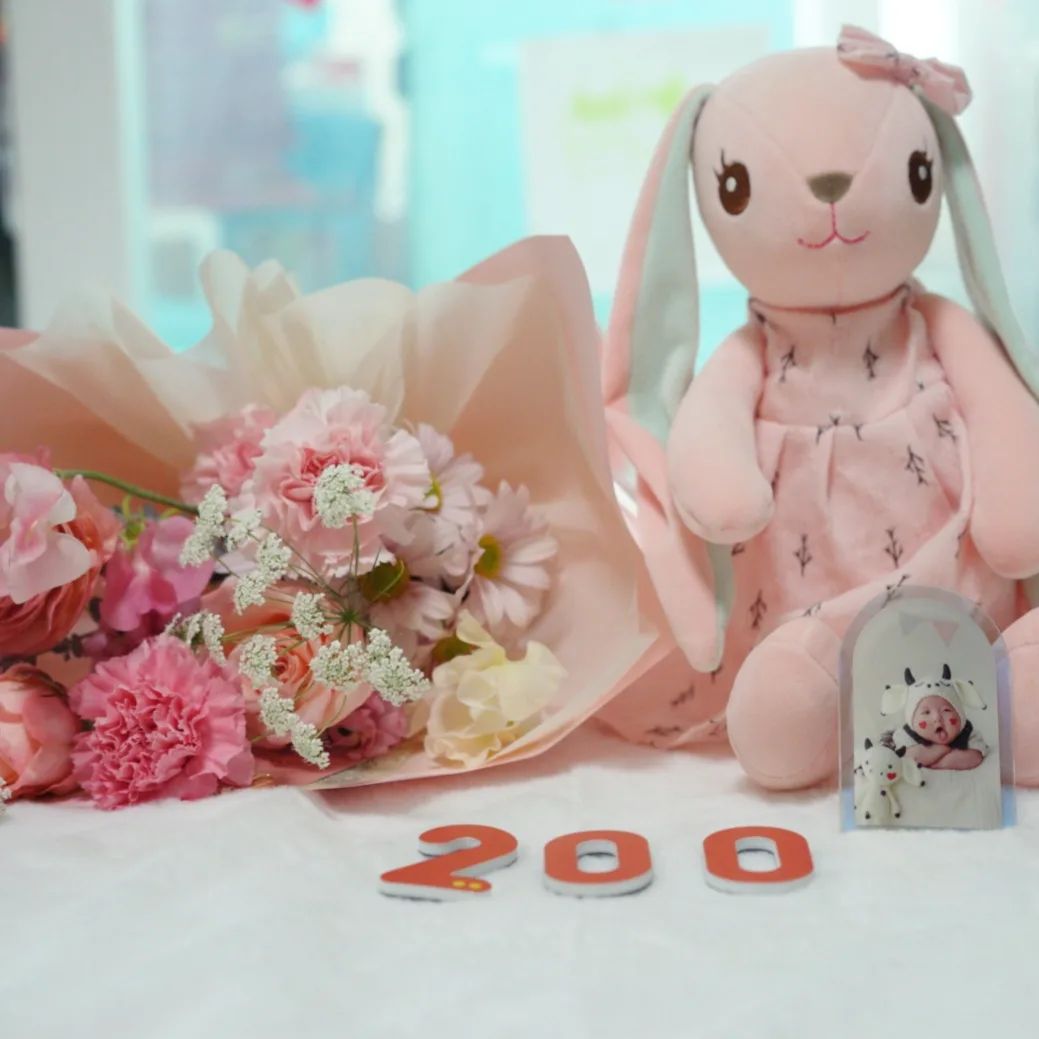 🌸
아이가 꽃길을 걷길 바라며
이백일 기념 셀프스냅촬영을 위해
핑크빛 꽃다발 주문 하였다

꽃이 다양하고 싱싱하며
핑크빛이 예쁘게 꽃다발이 만들어져서 너무 만족스럽다💐

꽃병에 막 꼽아도
한송이한송이 너무 예뻤다💕

예쁜 꽃다발 만들어 주셔서 감사합니다~flower_is_nari

#꽃이나리다 #울산꽃집 #울산북구꽃집 #핑크꽃다발 #예쁜꽃다발