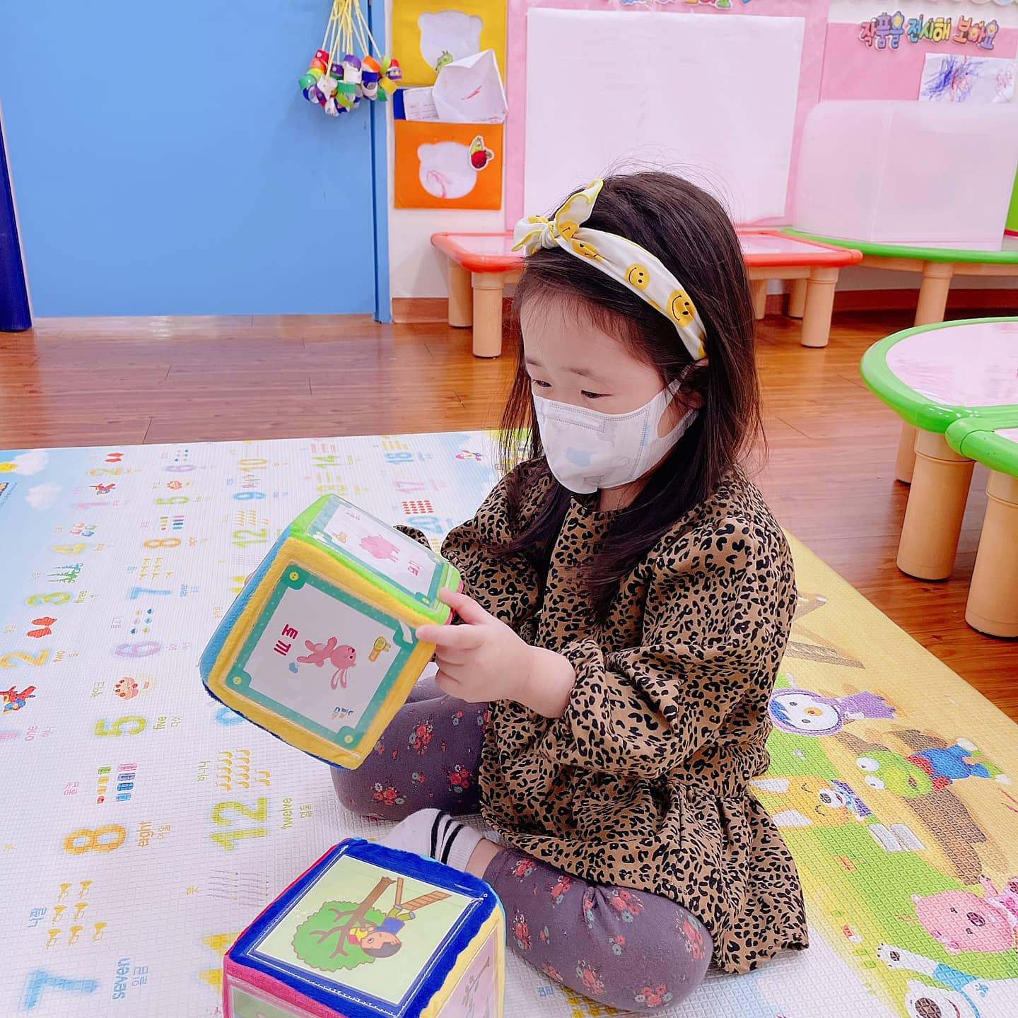 오랜만에 떤뉴리 머리띠햇쥬
이루공이 이제 벌겋던게 드디어 없어졋어요
차마예전처럼 자주는 못하겠고
가끔 하는걸로❤