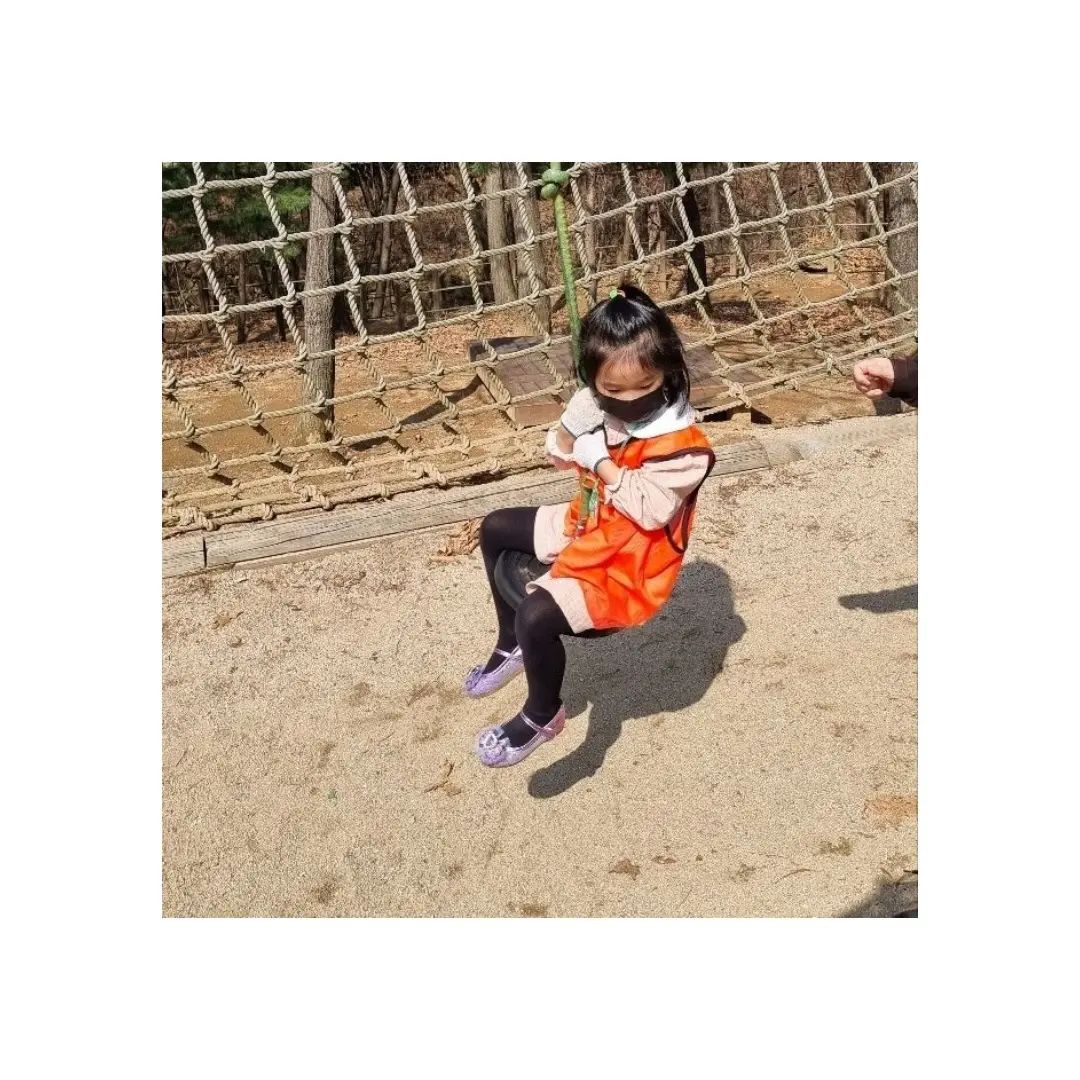 전날 밤에 장보고 와서 알림장 못보고 등원했더니 
숲체험을 아주 이쁘게 단장하고 다녀왔다🤣🤣
미안해 알림장 잘체크할게😅
.
.
.
#어린이집일상 #얼집등원룩 #얼집활동 #라온_그램 #육아스타그램 #육아맘소통 #육아일상 #딸스타그램 #숲체험활동 #숲체험놀이터 #데일리 #일상소통 #양주맘 #momstagram #babystagram #daily