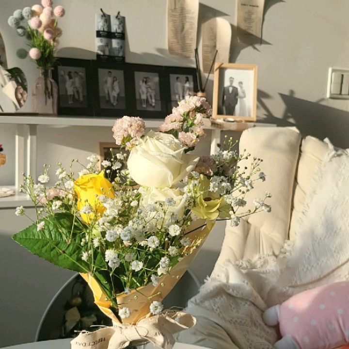 꽃 조금만 더 보고 드라이플라워로 만들어버려야지 🌼💛🌼
.
.
.
.
.
.
#노랑노랑 #스위트홈