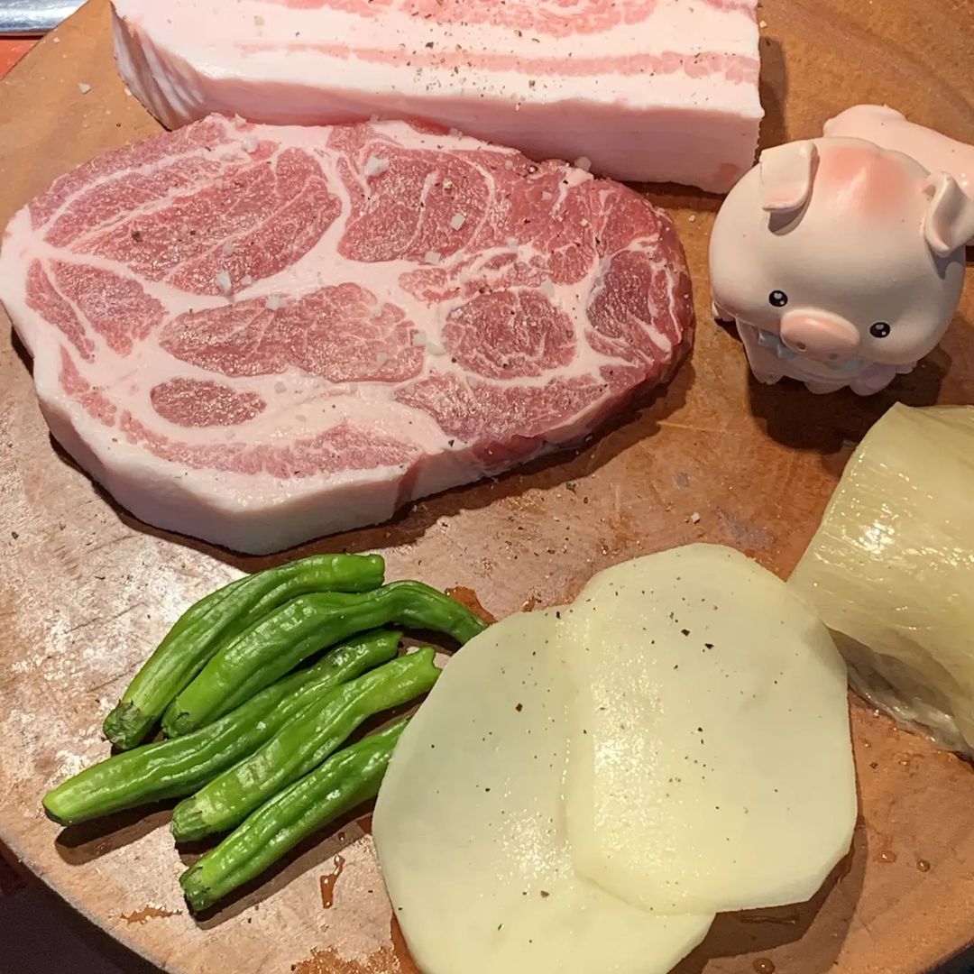 갱이 on Instagram: “#협찬#육밀도 #이천맛집 주소👉경기도 이천시 부발읍 아미리 728-7 고기가 싱싱하고 두꺼운 육밀도는 쫀쫀하고 육즙 가득한 고기와 깔끔한 인테리어가 돋보이는 #이천고기