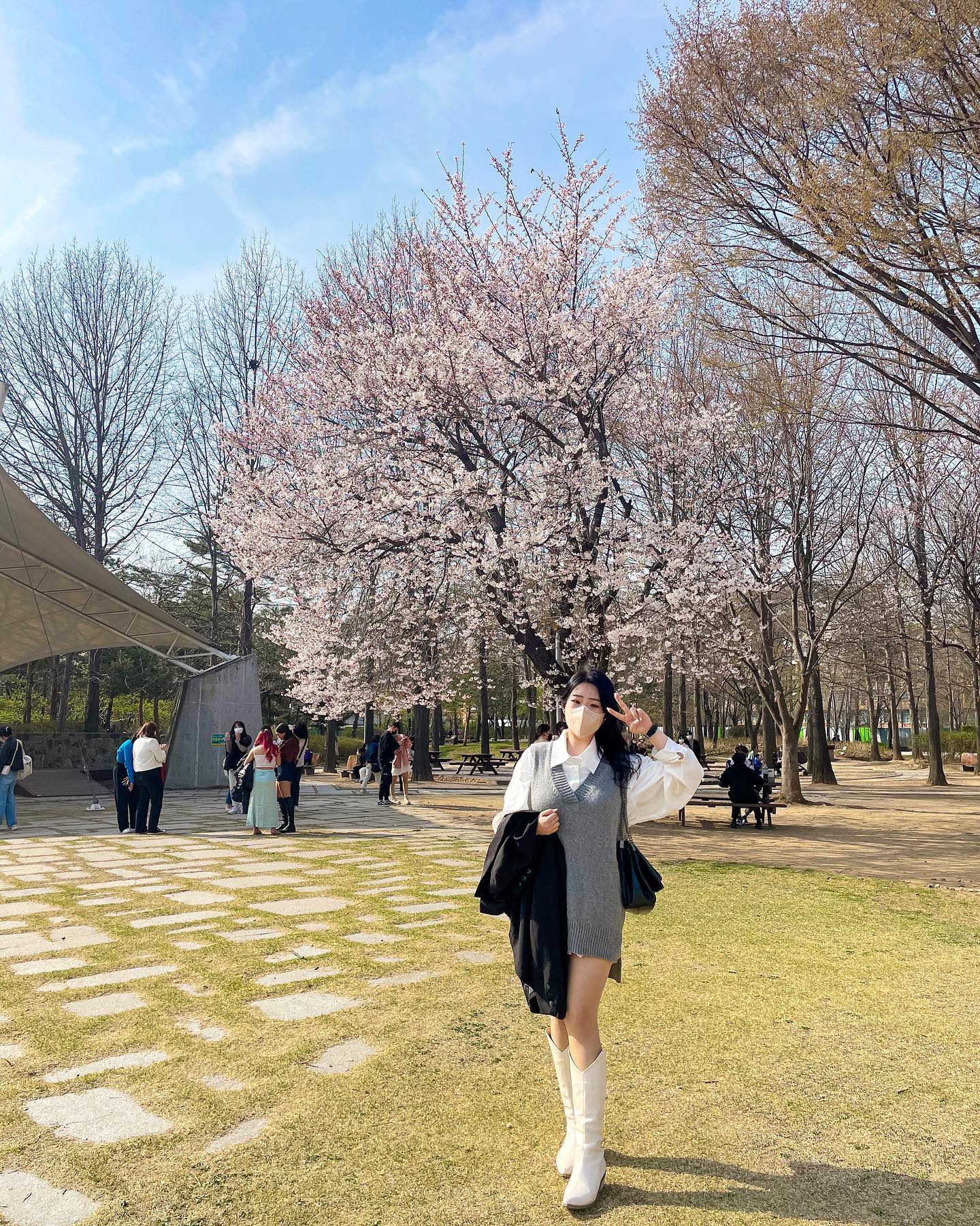 절거운 서울숲 나들이 
결론= 음주과다 숙취가 힘드네요^^
.
.
#벗꽃구경 #제스티나살룬 #수제버거#서울숲 #꽃구경 #나들이