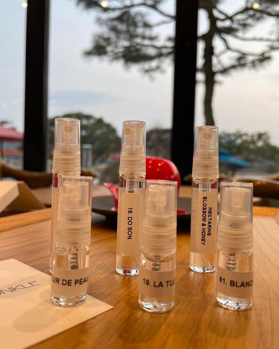 이솔유 on Instagram: “#협찬 #뭉클클론퍼퓸미니 막상 받아보니 가방안에 👛쏘옥 너무 마음에 드네요😄 ✔️정품향수 구매 전 시향용으로 참고하기 좋은거 같아요🤗 ✔️다양하게 향을 즐