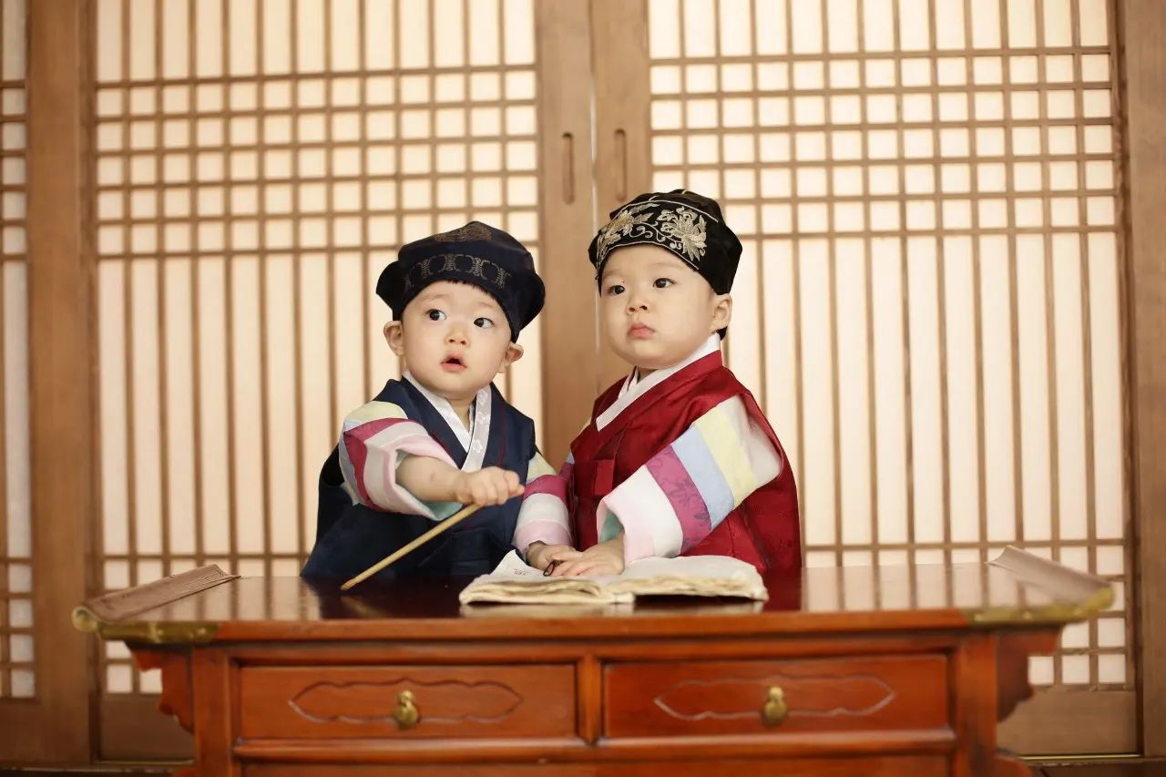 도윤, 시윤 돌 사진 한복 버전🖤