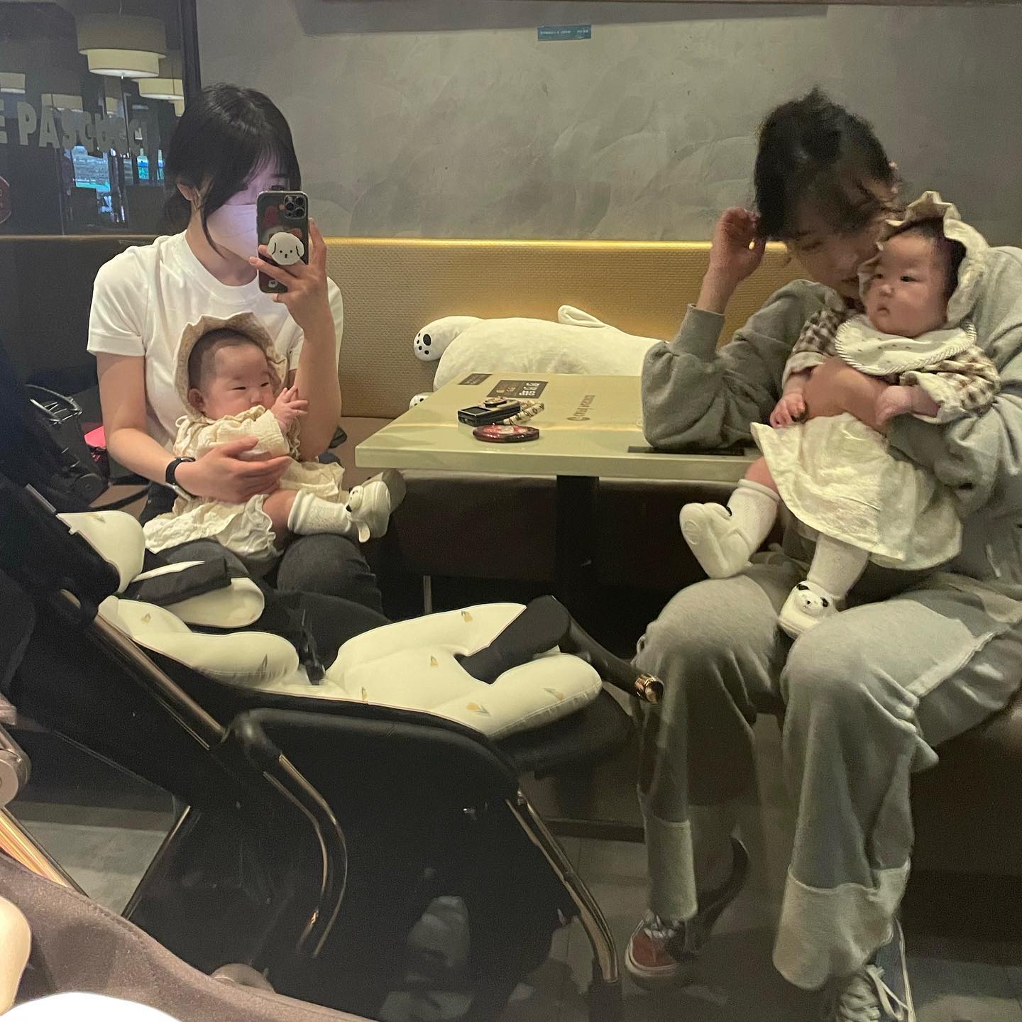 ｂｏｍｓｏｍ _

오랜만에 공주이모랑
나들이 간 우리 둥이들🤎

우리 뎡이 나 집에서 꺼내줘서
고맙당